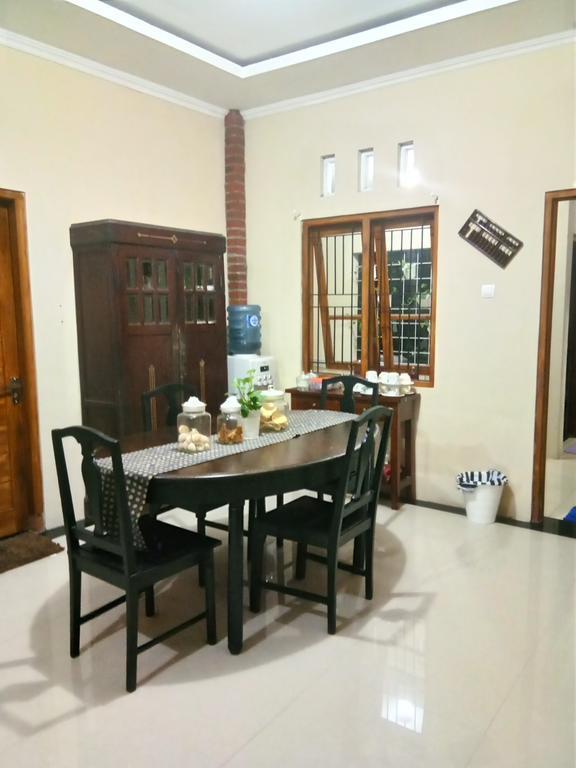 Ndalem Eyang Dwijo Hotel Yogyakarta Luaran gambar